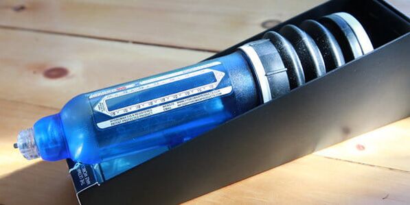 Hydropump that enlarges the penis due to the water vacuum